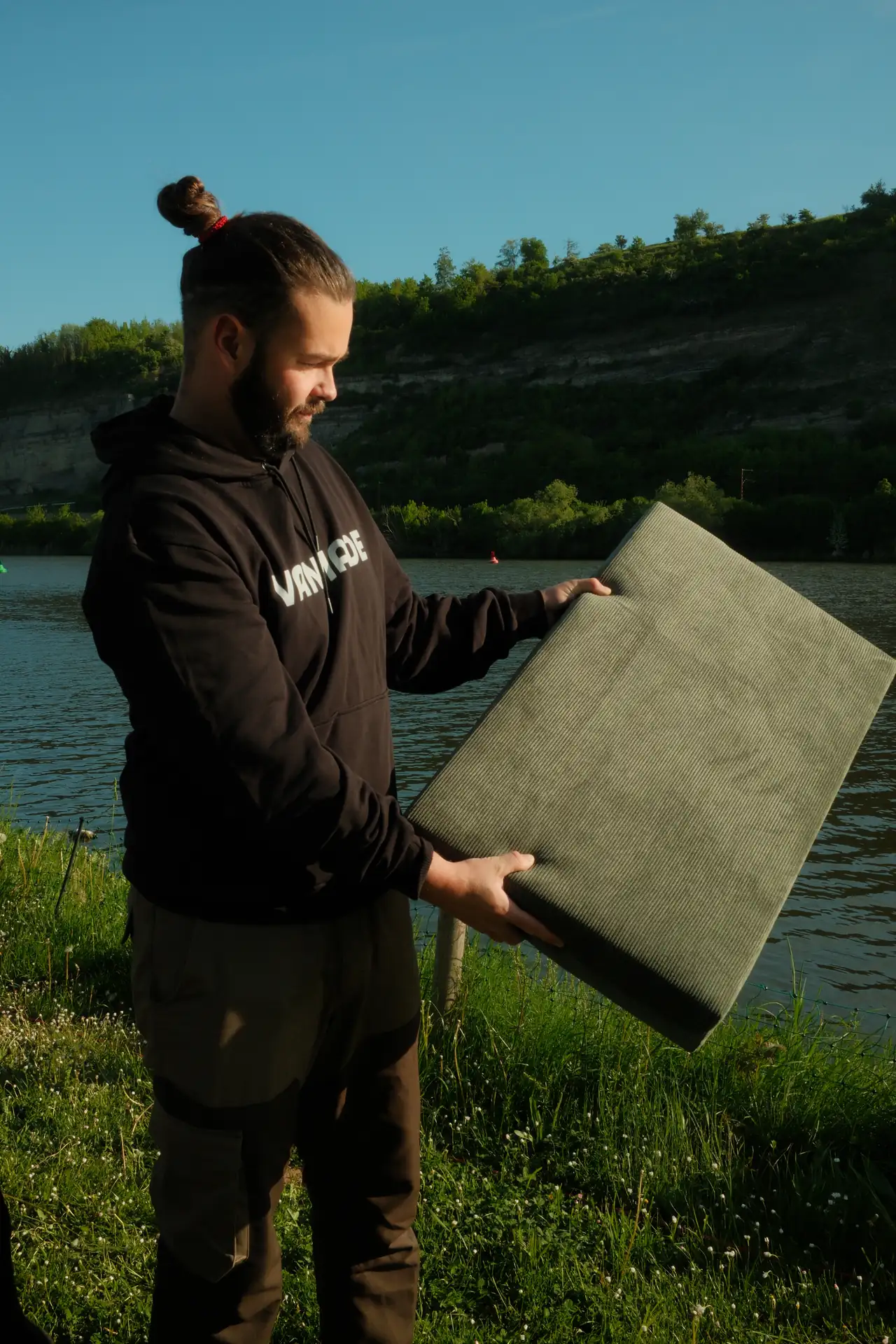 Beschreibung, Vanmade Polster nach Mass, Farbe Kaktus, Stoff Cord, totale