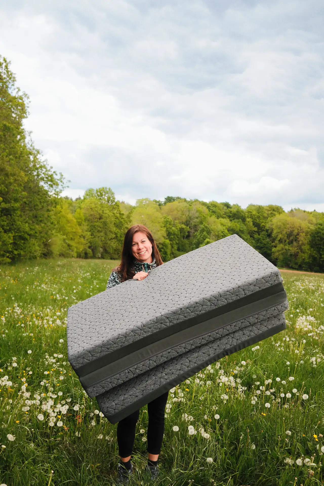 Im Einsatz, Vanmade Origjnal Matratze, geklappt, getragen von Frau